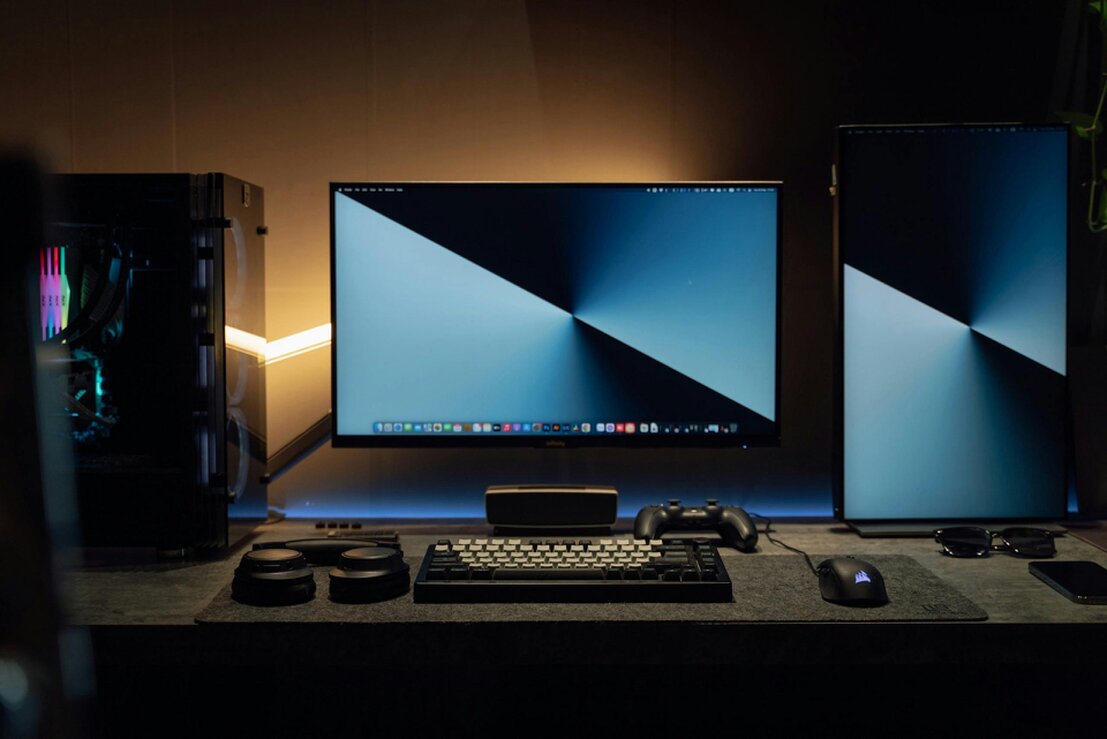 Laptop auf Schreibtisch